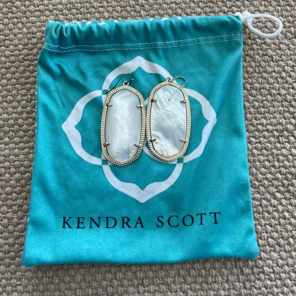 Kendra Scott Danielle Gold statement earrings in Ivory Mother of pearl